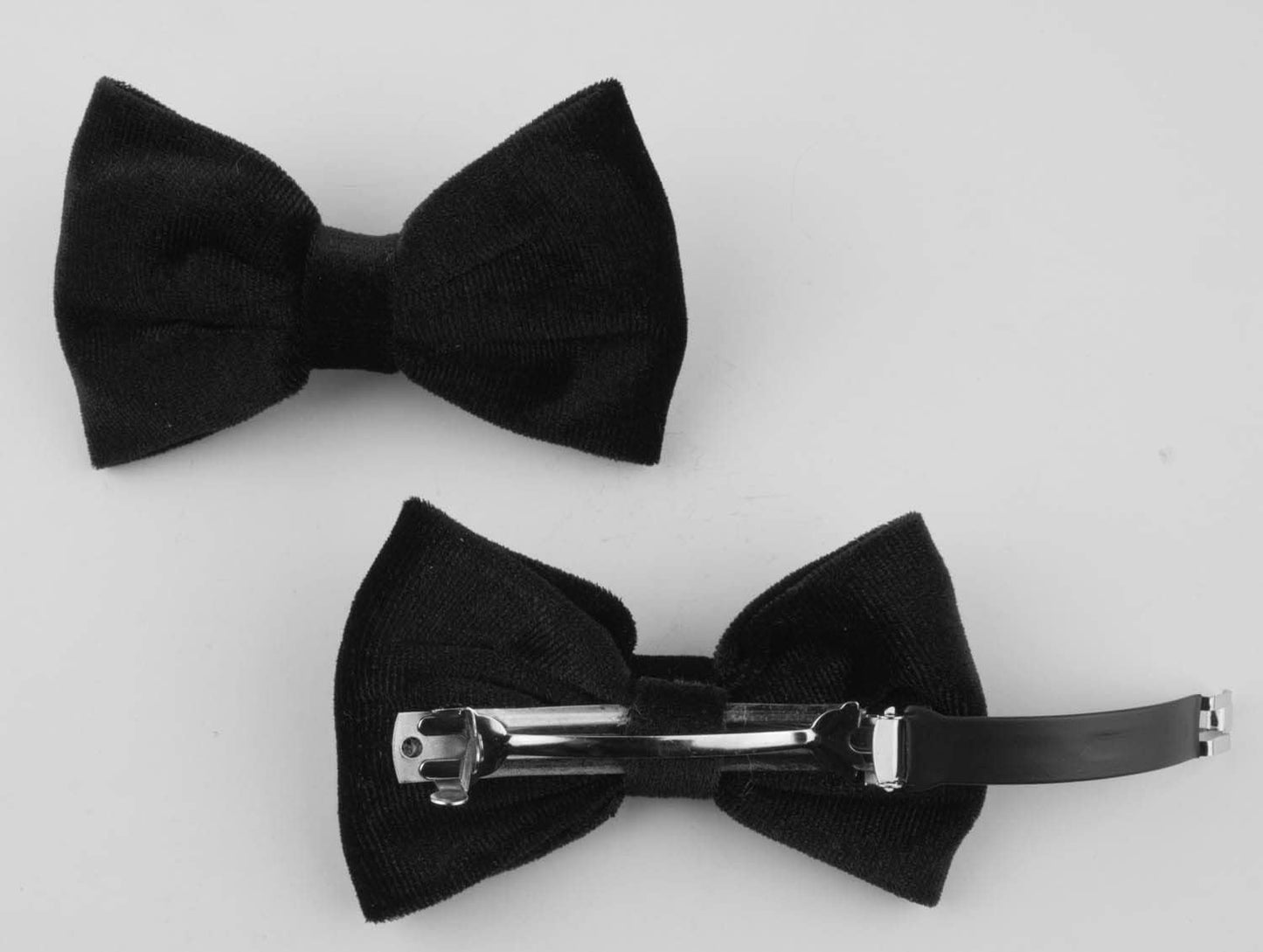 Pair of velvet bow hair clip