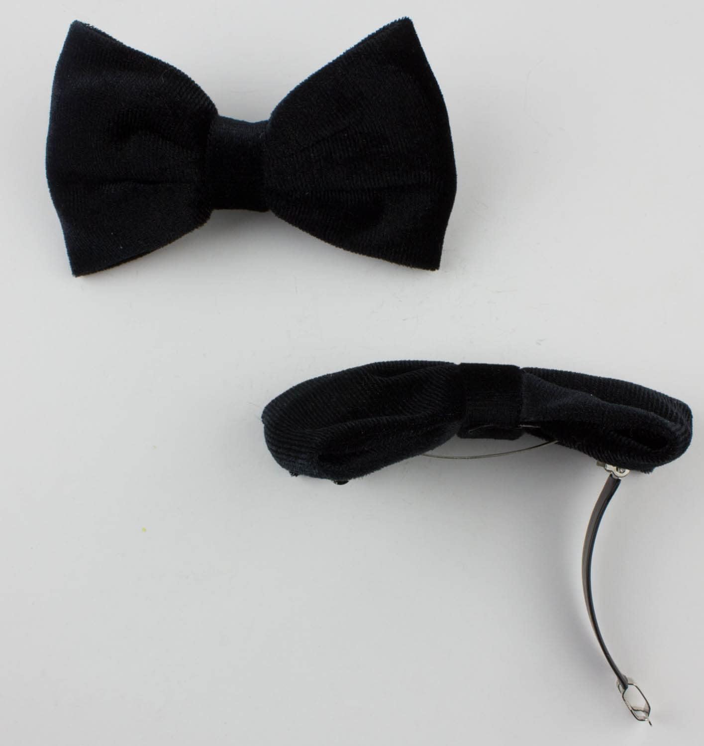 Pair of velvet bow hair clip