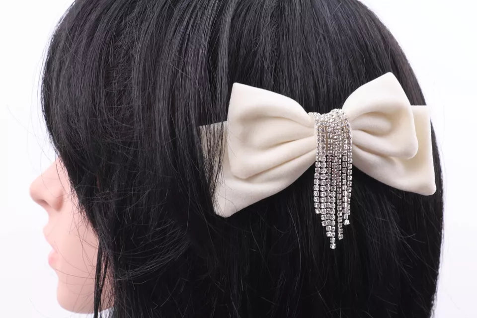 Double velvet bow knotted diamante chain